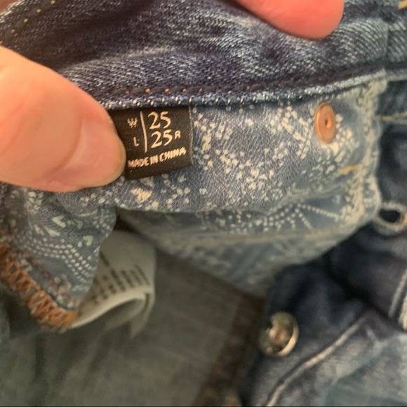 Abercrombie & Fitch Boyfriend Jeans with Rips and Paint Splatters — Size 25 - Picture 8 of 8